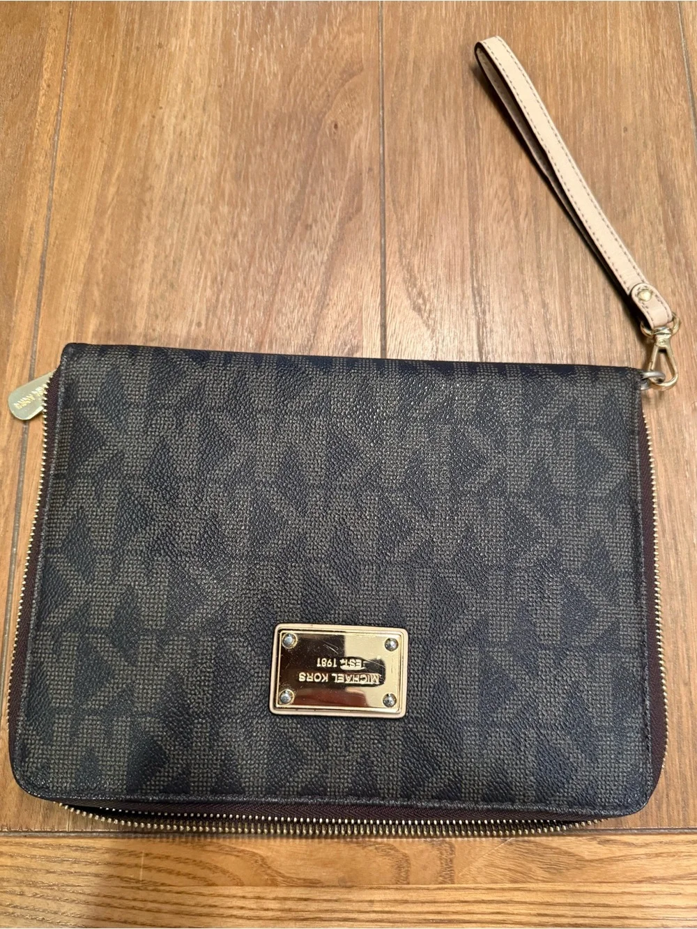 Michael Michael Kors Signature Multifunction Case for iPad/Tablet